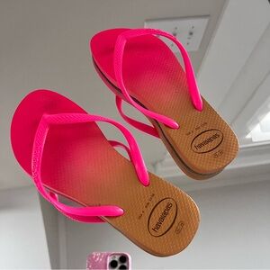 Pink and Gold Havaianas flip flops - size 6